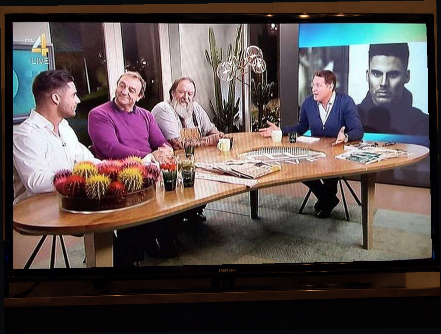 Rico Mallee seated at the table during an exclusive live prime-time interview with Albert Verlinde on RTL Live